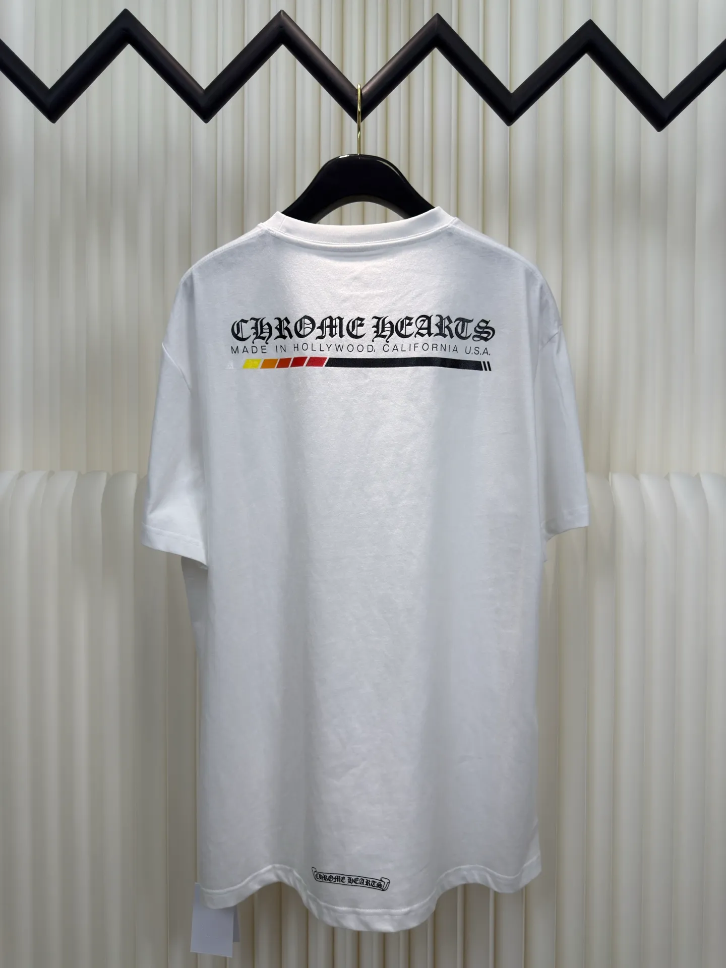 P240 Chrome Hearts Energy Bar Short Sleeves Authentic Open Edition - Physical Counter - Top Luxury Quality 🆚 Instant sale of all editions on the market Fabric is made of 26 weave 200g cotton material Printing is ink printing Customized accessories Size S M L